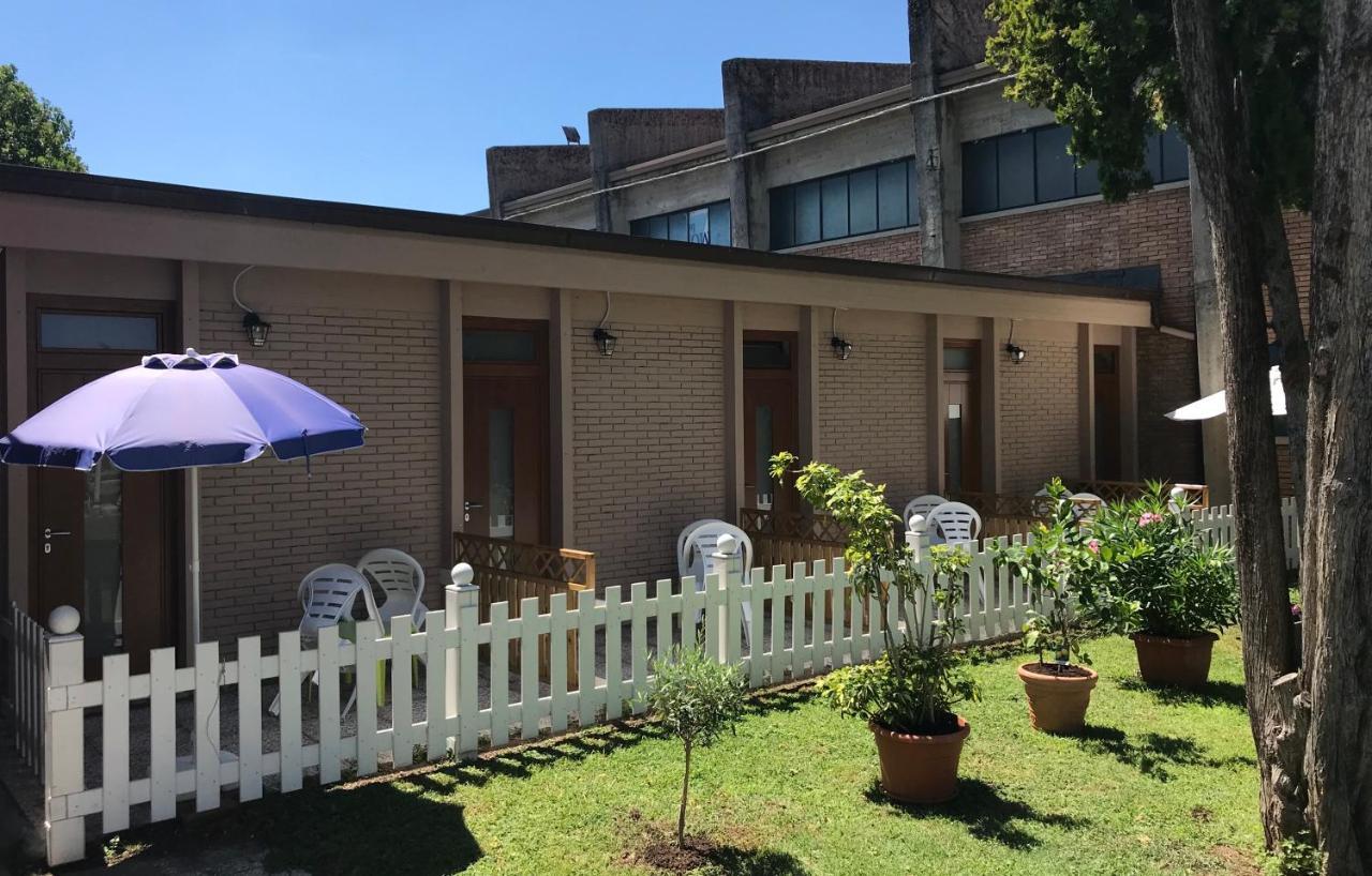 Hotel Johnson Peschiera del Garda Exterior foto