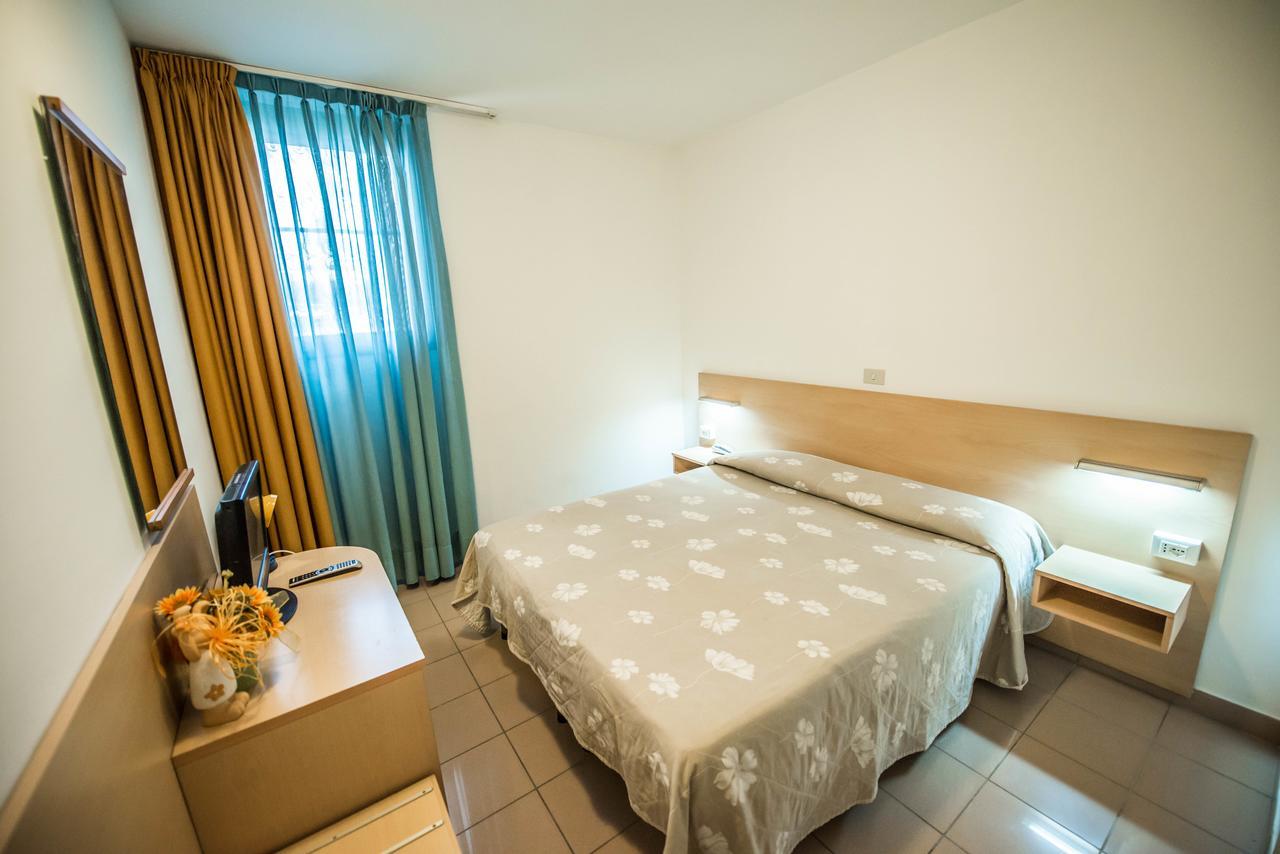Hotel Johnson Peschiera del Garda Exterior foto