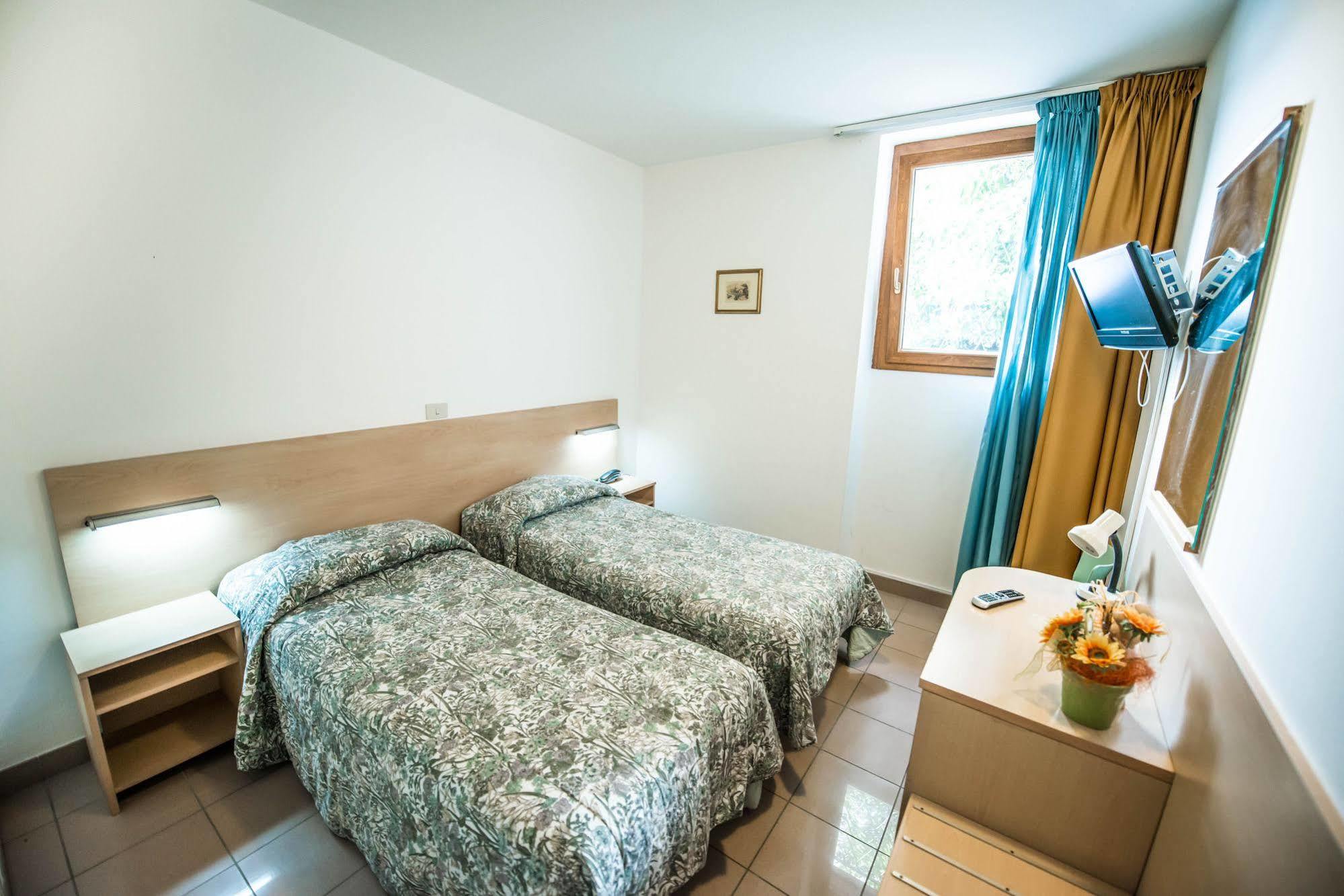 Hotel Johnson Peschiera del Garda Exterior foto