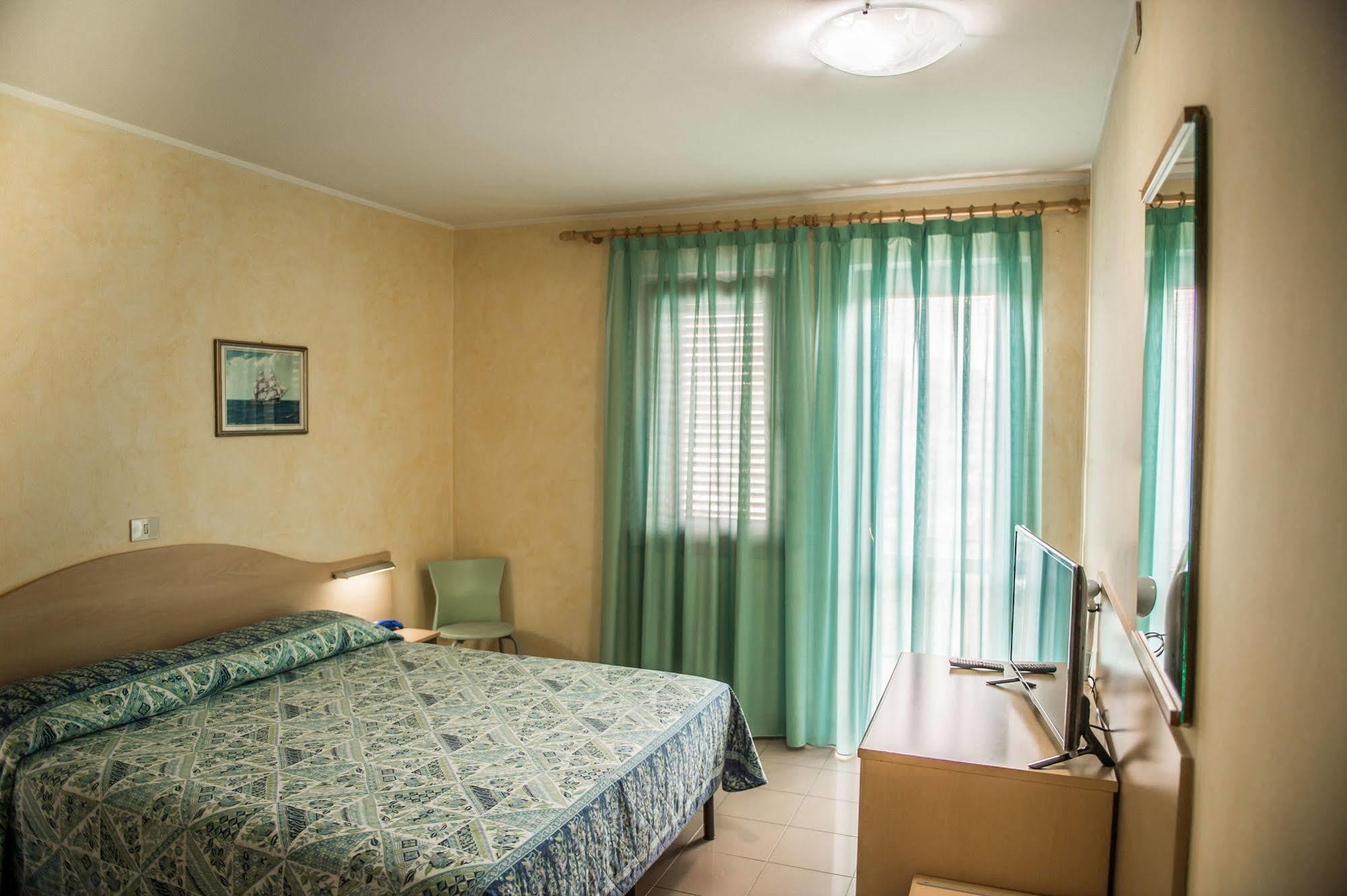 Hotel Johnson Peschiera del Garda Exterior foto