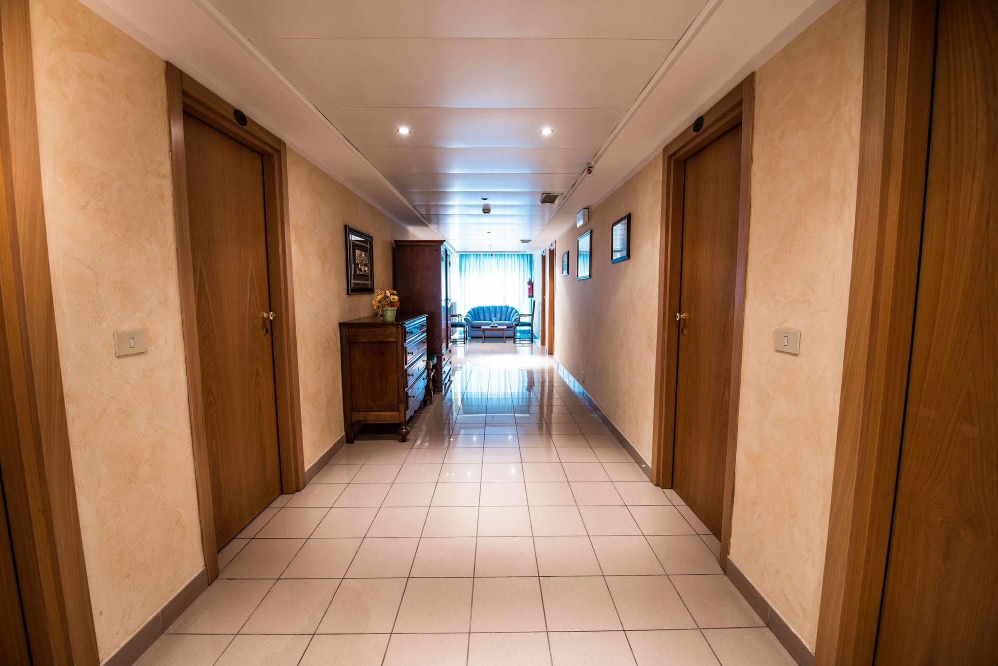 Hotel Johnson Peschiera del Garda Exterior foto